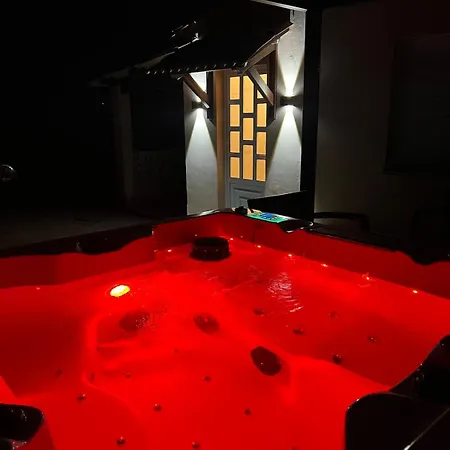 Casa Con Piscina Y Jacuzzi Abegondo A Coruna בית נופש